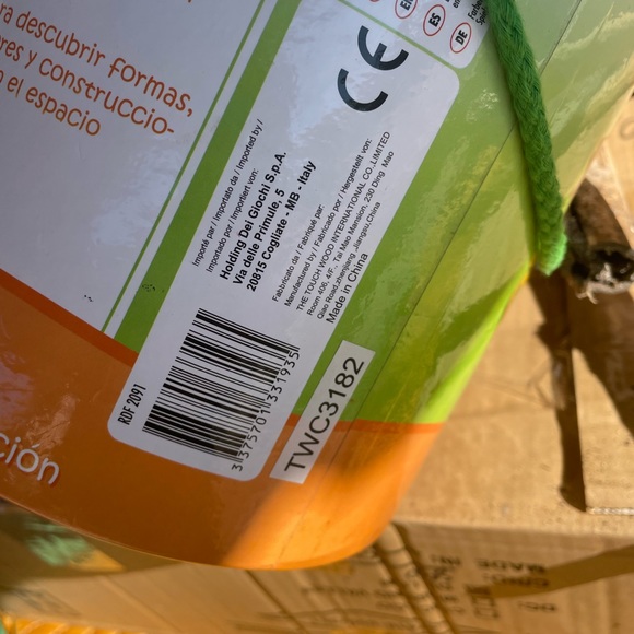 Kids Wood Construction Sticks 2 buckets - Picture 6 of 9